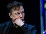 Musk uviedol, že daruje približne 45 miliónov mesačne fondu podporujúcemu Trumpa