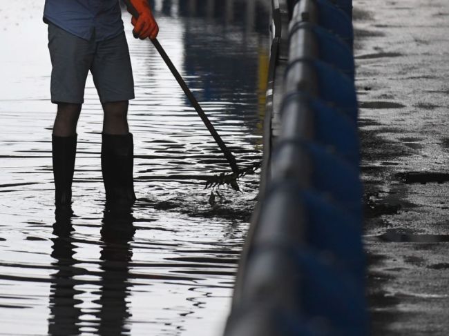 SHMÚ varuje: Tieto oblasti zasiahnu búrky s krúpami, hrozia aj povodne