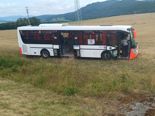 Trasa, kde havaroval autobus, je podľa poslanca PSK nevhodná, kraj nesúhlasí