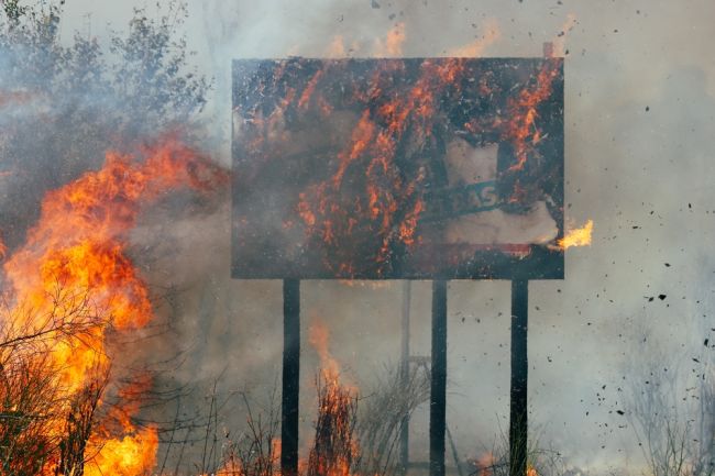 Zhruba 1000 turistov evakuovali v Taliansku pre lesný požiar 