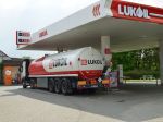 Zastavenie dodávok ropy od Lukoilu môže mierne destabilizovať trh, tvrdí analytik
