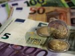 Podiel hotovosti a vkladov na finančnom majetku Slovákov klesol pod 50%