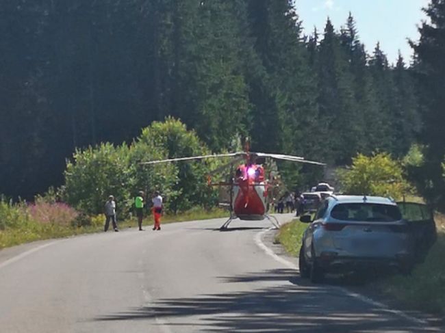 Čelná zrážka motorkárov: Na mieste zasahovali aj leteckí záchranári