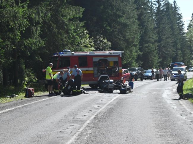 Čelná zrážka motorkárov si vyžiadala dva životy