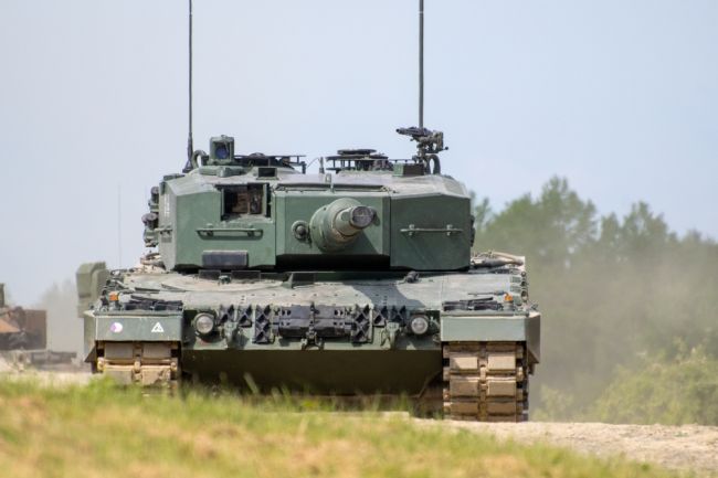 Česko dostane od Nemecka ďalších 15 tankov Leopard 2A4 za vojenskú pomoc Ukrajine