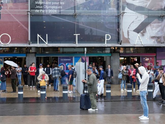 Vo Francúzsku pre víchricu prerušili premávku na železnici 