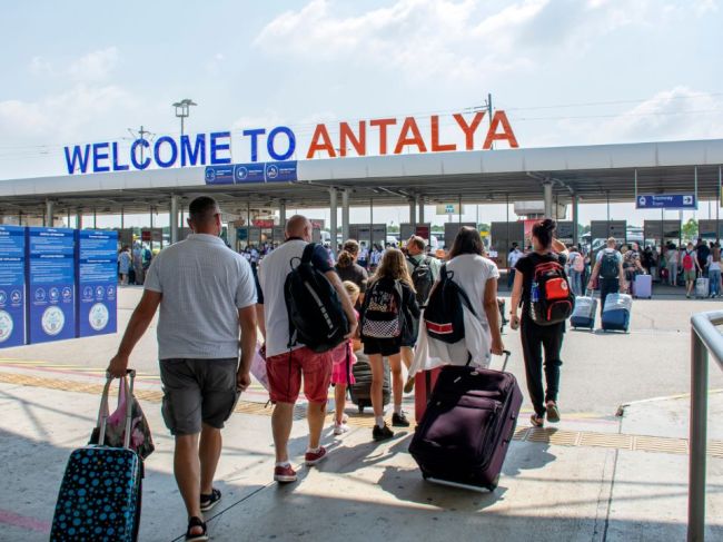 Stovky slovenských dovolenkárov uviazli v tureckej Antalyi