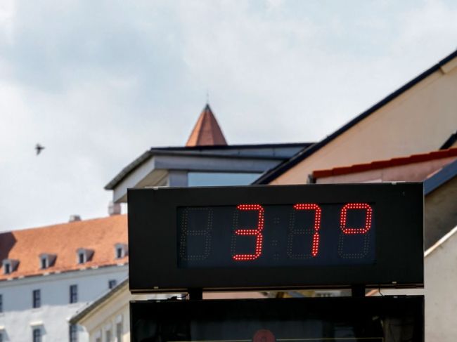 Horúco bude aj vo štvrtok, v týchto krajoch platia výstrahy 2. stupňa