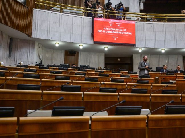 Odvolávanie Šimkovičovej sa posúva o hodinu, neprišlo dosť poslancov