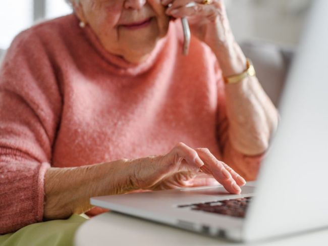 Seniorka sa stala obeťou internetového podvodu, prišla o 120.000 eur