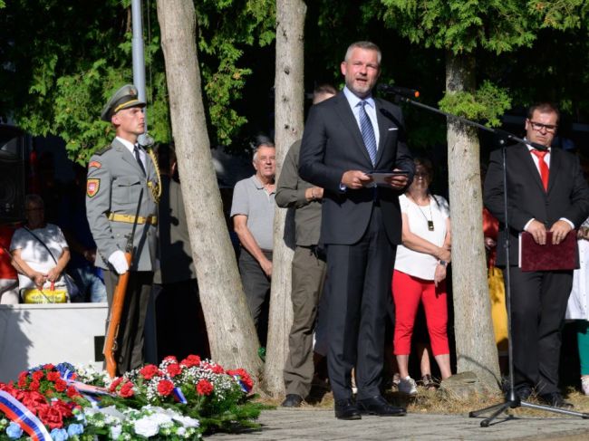 Pellegrini sa vydal na 12-kilometrový pochod po stopách hrdinov SNP