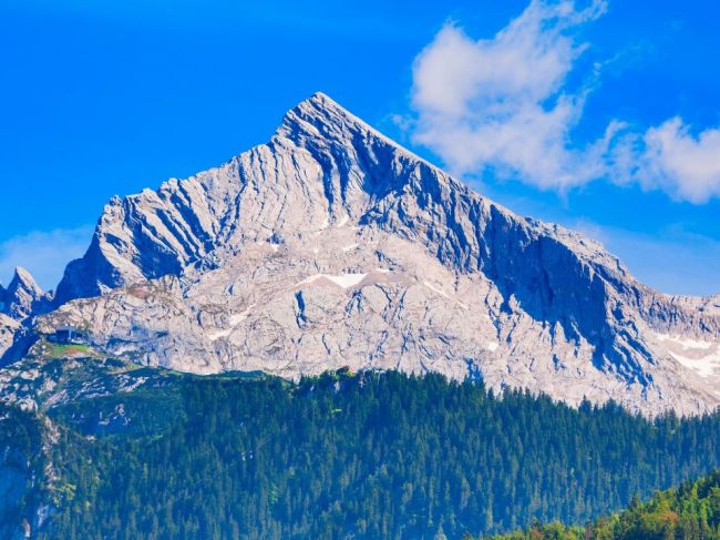 Horolezec prišiel o život po páde na nemeckom vrchu Alpspitze 