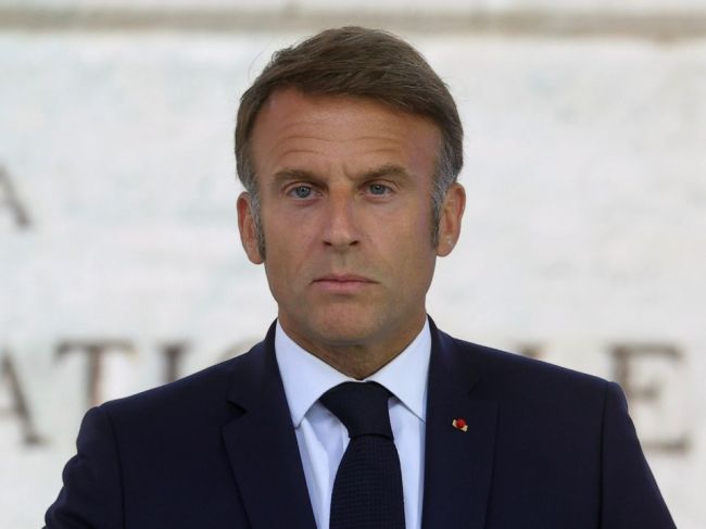 Macron odmietol vymenovať vládu vedenú Národným ľudovým frontom