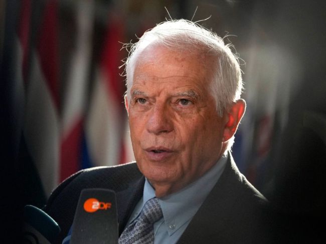 Borrell: EÚ chce pomôcť vycvičiť viac ukrajinských vojakov