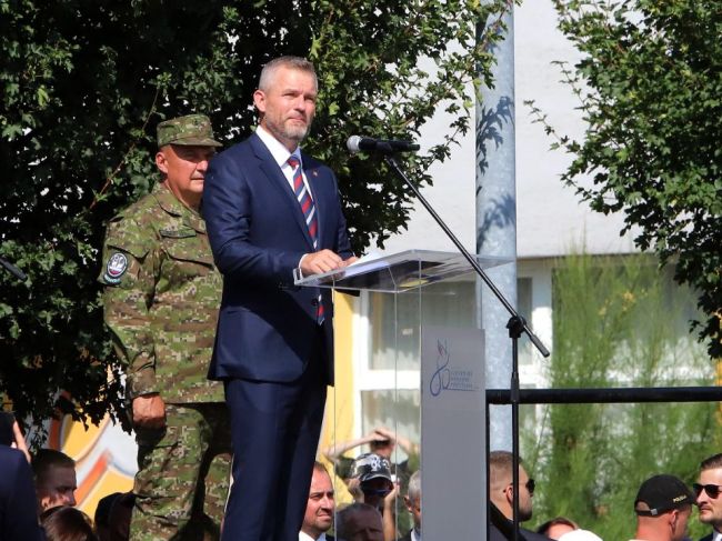 Prezident dosiaľ nepovolil Slovákom službu v ukrajinskej armáde