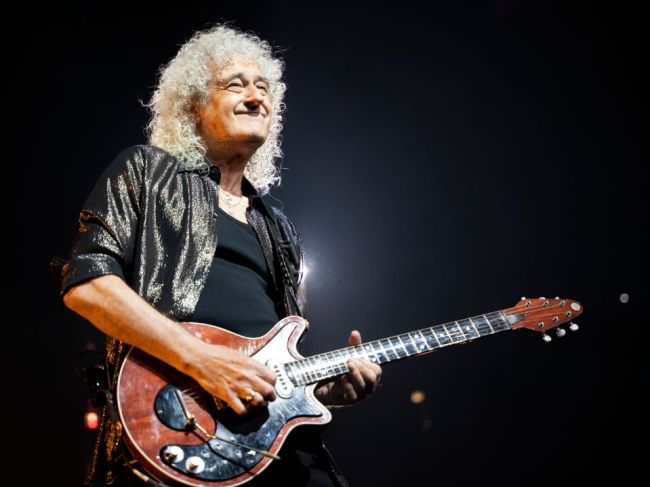 Gitarista Brian May mal ľahkú mozgovú príhodu