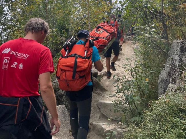 Horskí záchranári pomáhali zranenej turistke v oblasti Dlhého vodopádu