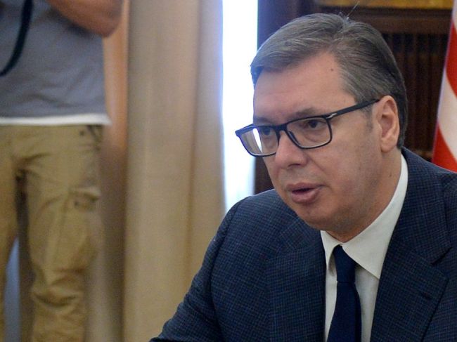 Vučič schválil obnovenie povinnej vojenskej služby v Srbsku