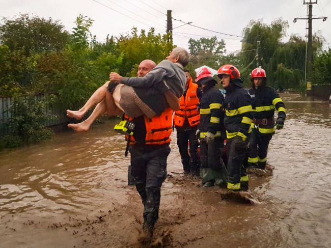 Rumunsko naďalej sužujú záplavy, o život prišlo najmenej šesť ľudí