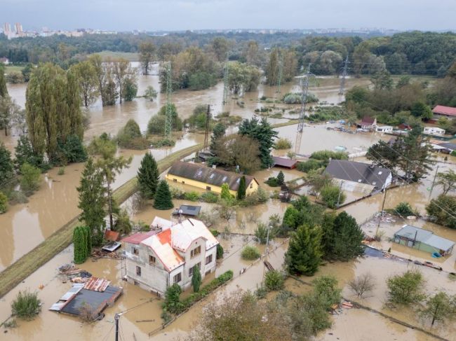 Po záplavách sa v strednej Európe obnovujú spoje, niektoré trate sú ešte uzavreté