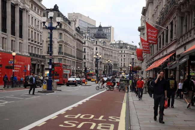 Londýnsky starosta chce, aby bola ulica Oxford Street bez dopravy