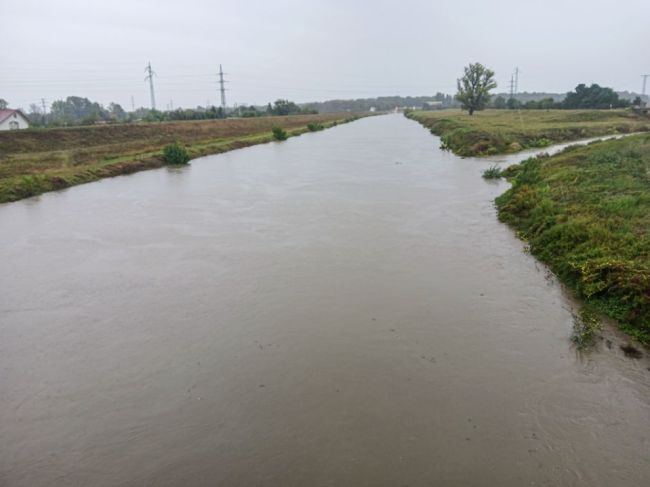 Na západe Slovenska naďalej platia najvyššie meteorologické výstrahy 