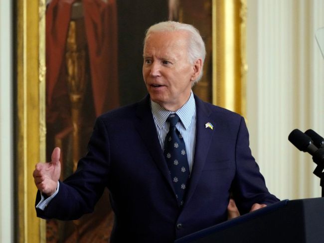 Biden chce zasiahnuť proti 3D zbraniam a zlepšiť výcvik streľby na školách