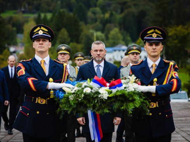 Prezident: Karpatsko-duklianska operácia je príkladom hrdosti a odhodlania