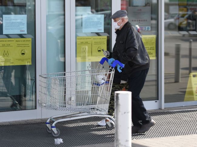 Súd s tzv. antirúškarmi z piešťanského supermarketu pokračoval výsluchmi svedkov