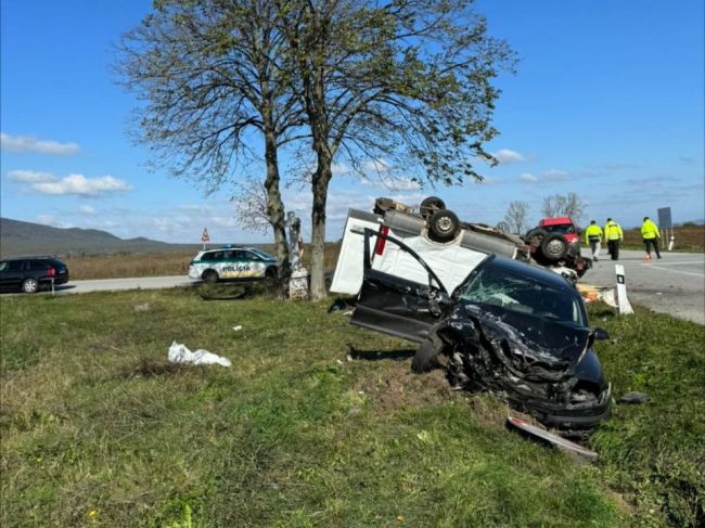 Vážna dopravná nehoda: Cestu medzi dvoma obcami museli uzavrieť