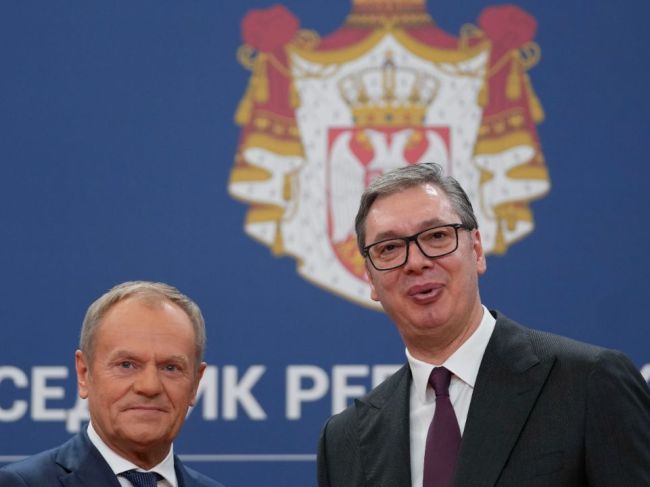 Tusk sa v Belehrade stretol so srbským premiérom i prezidentom