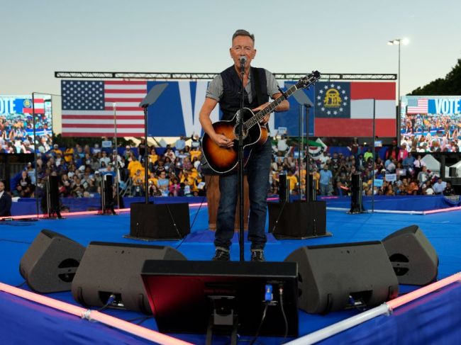 Bruce Springsteen podporil Harrisovú, varoval pred "americkým tyranom" Trumpom