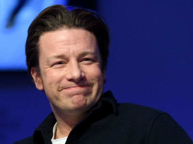 Jamie Oliver žiada fanúšikov o pomoc pri pátraní po 22 tonách ukradnutého syra