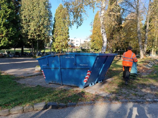 Zvýšenou návštevnosťou cintorínov narastá aj množstvo odpadu