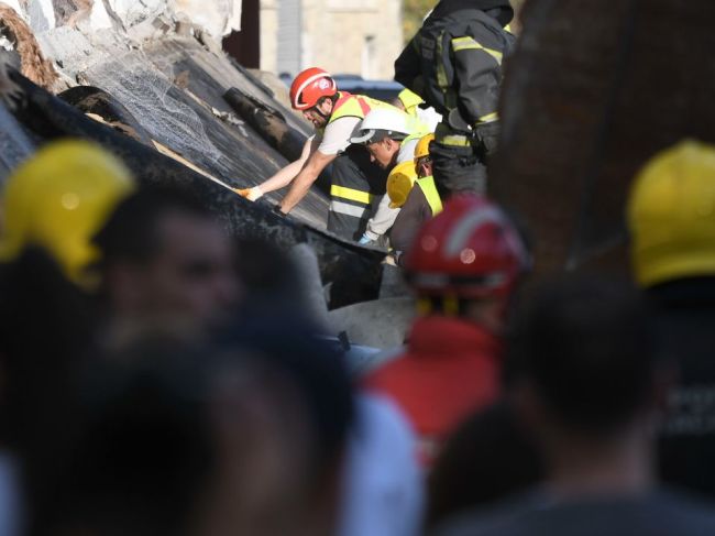 Pri zrútení strechy železničnej stanice zomrelo osem ľudí