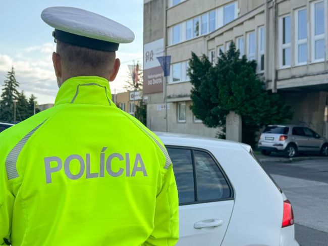 U policajta, ktorý bral úplatky, našli takmer 55.000 eur