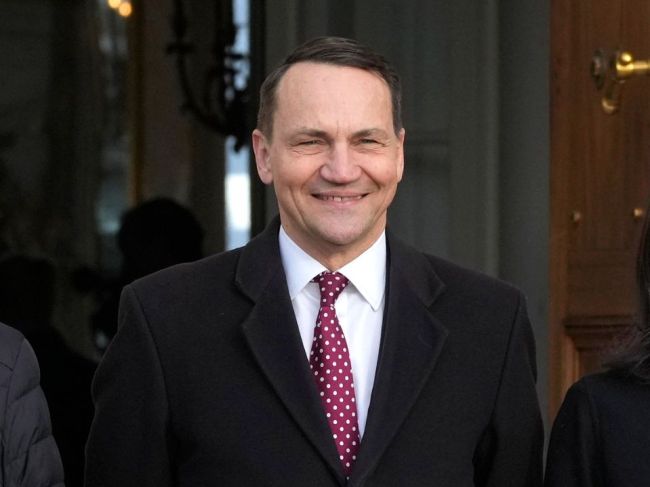 Sikorski: Veľké štáty EÚ sú pripravené prevziať od USA bremeno podpory Ukrajine