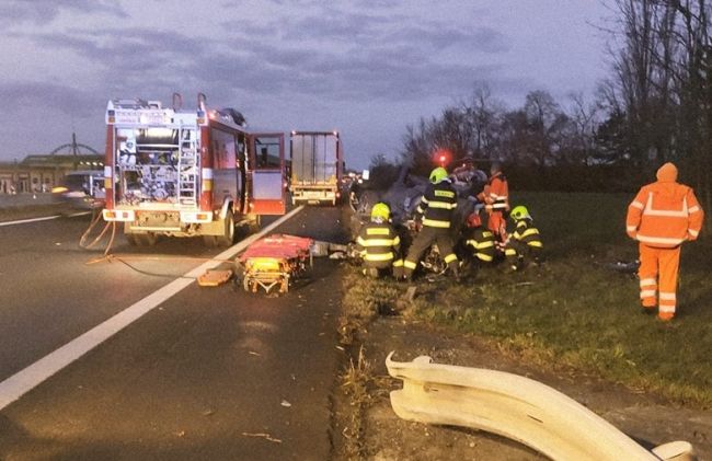 Hromadná nehoda na D2: Na miesto vyslali vrtuľník