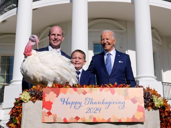 Biden pred Dňom vďakyvzdania udelil milosť moriakom Peach a Blossom