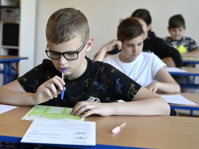 Slovenskí štvrtáci v porovnaní s krajinami EÚ a OECD v matematike zaostávajú