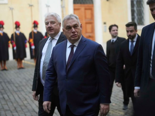 Orbán pricestoval do Vatikánu, s pápežom Františkom chce rokovať o mieri