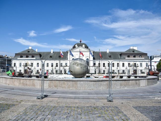 Polícia vypátrala muža, ktorý sa chcel podpáliť pred Prezidentským palácom