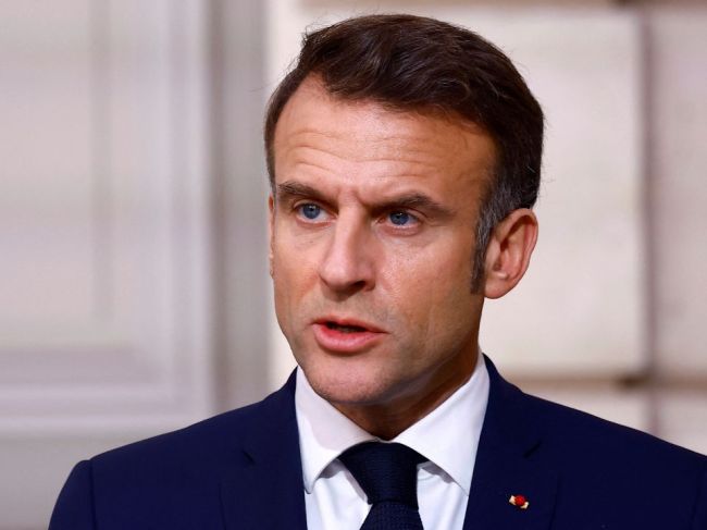 Macron vymenuje nového premiéra v piatok ráno