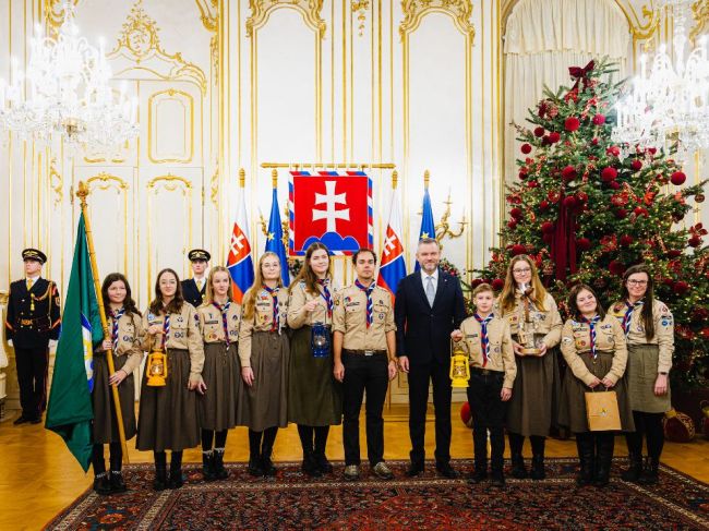 Betlehemské svetlo rozžiarilo Prezidentský palác