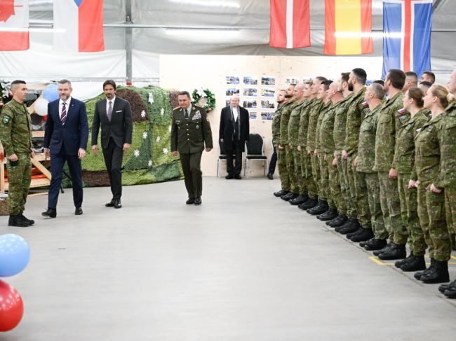 Vojakom sa zvýši hodnostný plat, novelu zákona odobril prezident