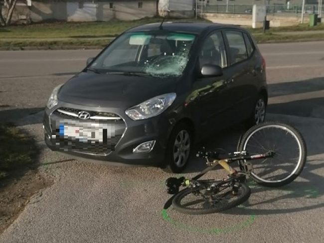 Tragická nehoda: Auto zrazilo 68-ročného cyklistu