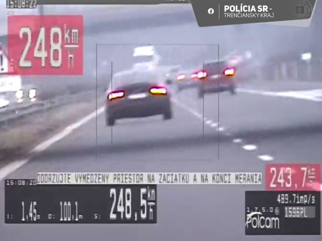 Vodič Audi prekročil rýchlosť na diaľnici pri Ladcoch o 118 km/h