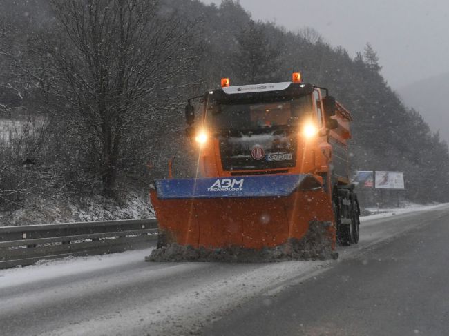 Cestári varujú pred silným snežením, pozor dajte v tejto oblasti