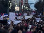 Desaťtisíce ľudí protestovali v Belehrade proti vláde