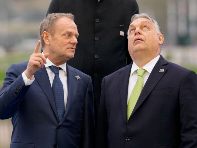 Donald Tusk obviňuje Orbána z podkopávania európskej solidarity s Ukrajinou